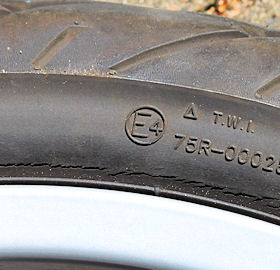 Maxxis Rollerreifen mit Rissbildung
