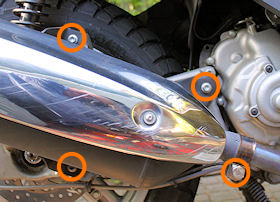 Auspuff abbauen - Motorroller